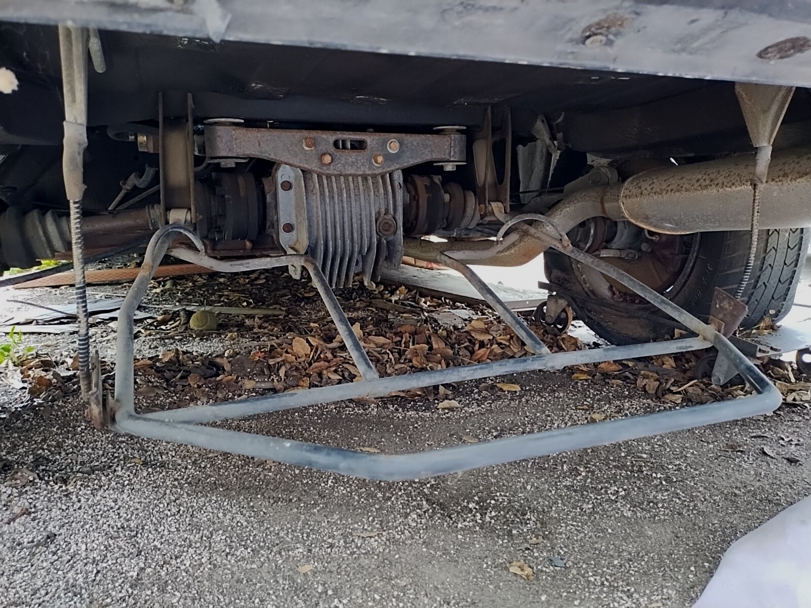 Maserati Biturbo Spare Tire Carrier Assembly 