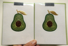 2 tarjetas de papiro de alta calidad Judith Leiber aguacate con joyas en blanco en el interior