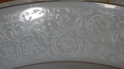 Fine China Dinner Plates in the Empress pattern by CROWN VICTORIA 4 10'' plates