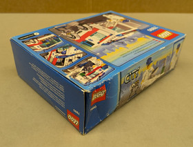 LEGO City 7890 Ambulance NEW! Paramedic EMT Emergency Rescue Stretcher Town