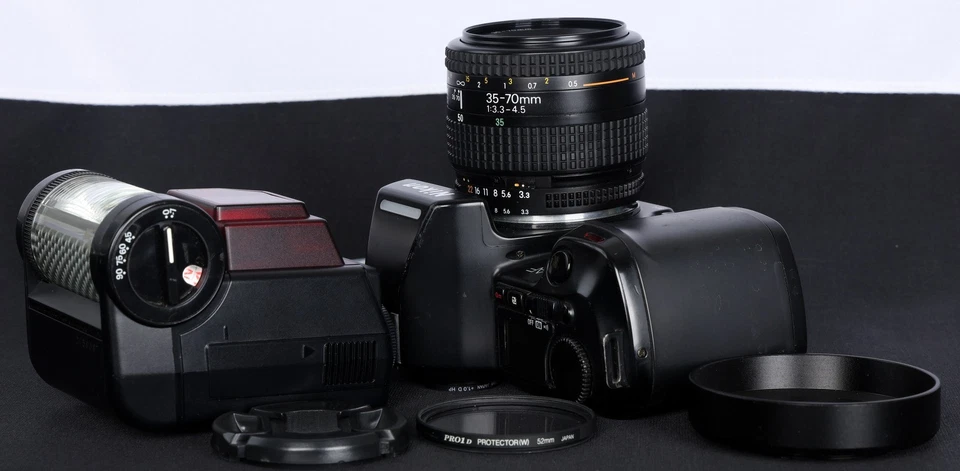 Nikon F-801 35mm SLR + AF Nikkor 35–70/3.3-4.5 Zoom & SB-20 Flash, Japan, Tested - Image 2 of 4