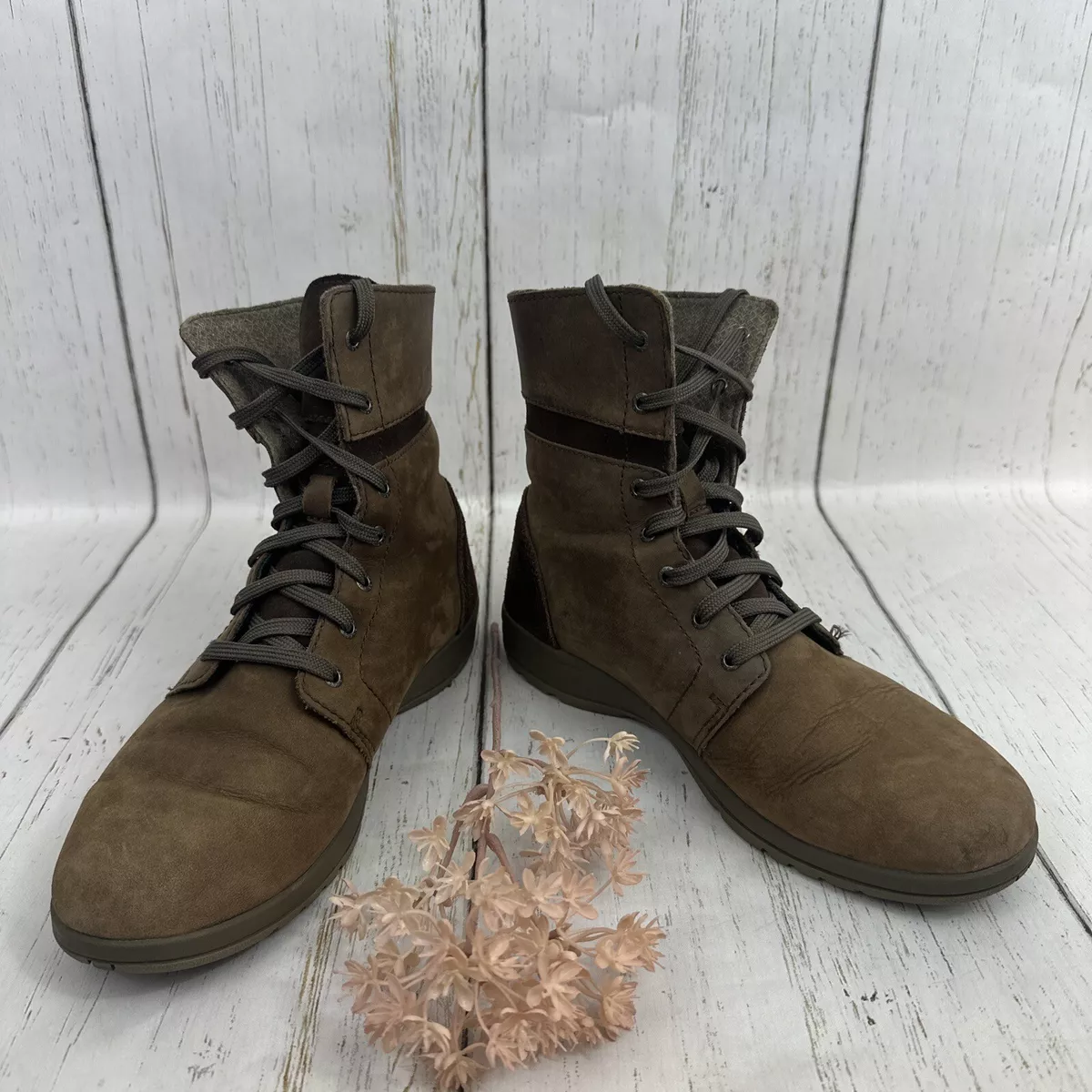 CHACO Womens Size 6.5 Natilly Brown Leather Boots Lace Up Hiking Fold Down 7 Eye