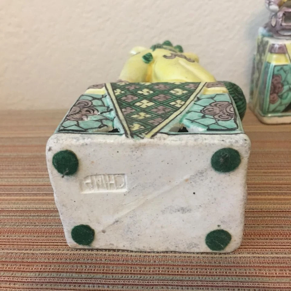 Antiga estátua de cachorro Foo do século XIX porcelana chinesa Fu leão par guardião 8,5” de altura - Imagem 4 de 4