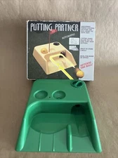 AUTOMATIC GOLFT PUTTING PARTNER ADJUSTABLE RETURNS THE BALL TO YOUR FEET