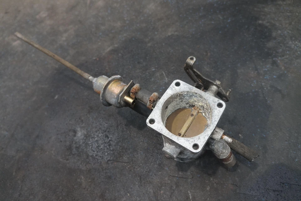 Dispositivo de medición de aire de la válvula del cuerpo del acelerador 3,0 L V8 OEM Ferrari Mondial 8 1982 308 Foto 3 de 4