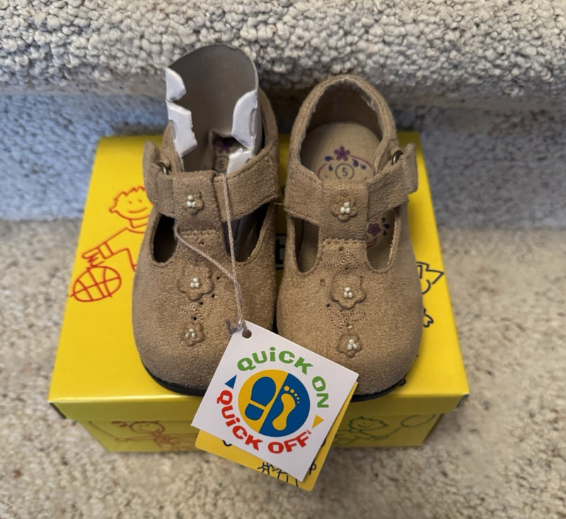 NEW In Box Mary Janes Size 5 Smart Fit Little Girl Shoes 5 Tan T-Strap Flowers