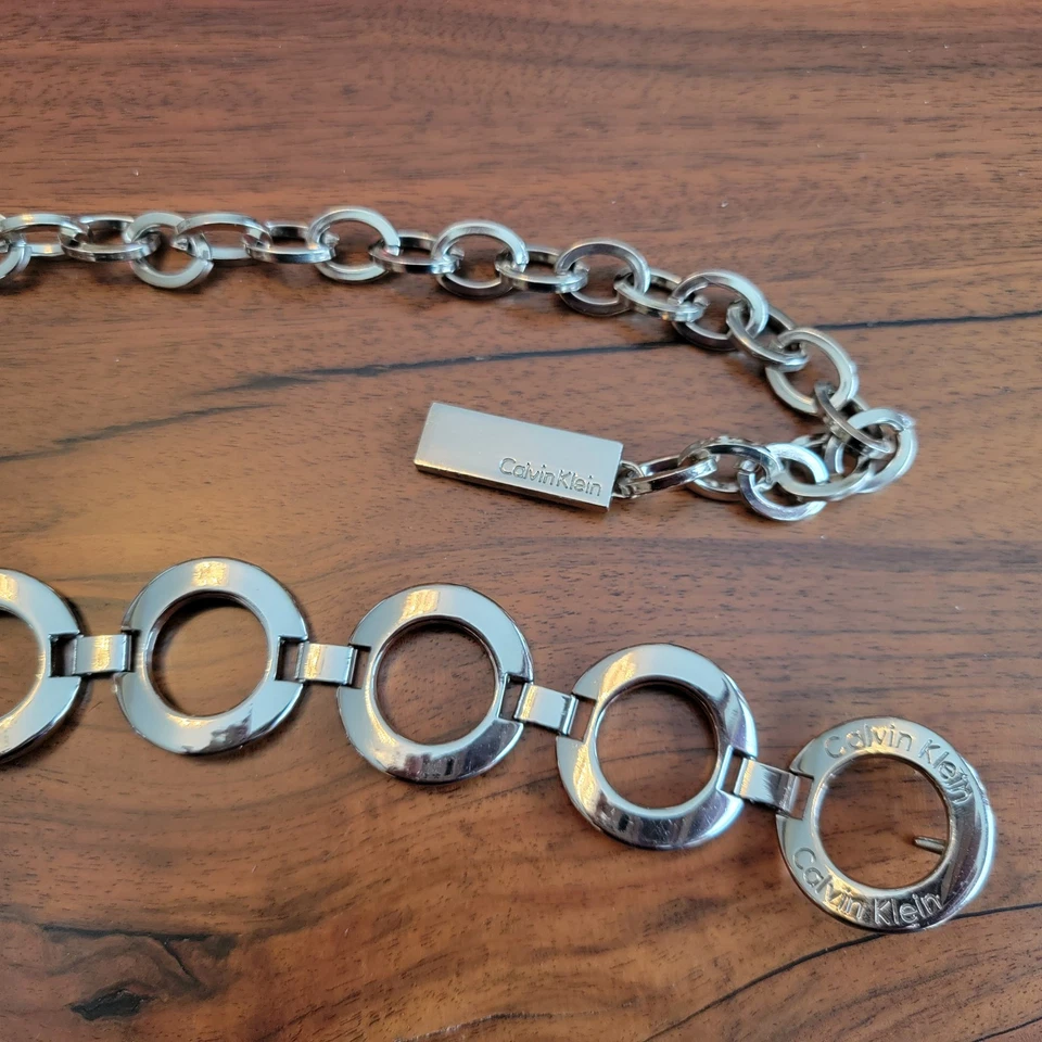 Круглый пояс Calvin Klein серебристый 24–30 дюймов - Изображение 3 из 3