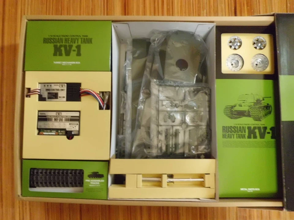 Tamiya 56027 1/16 Radio Control Soviet KV-1 Heavy Tank Gigant Full Operation Set - Image 3 of 4