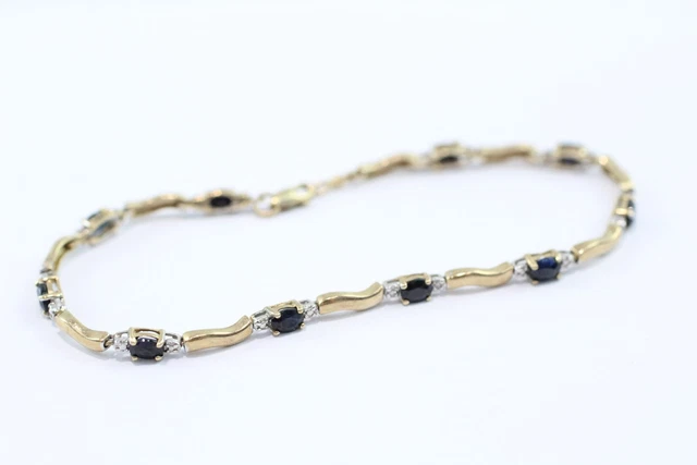 03 9ct Gold Diamond and Sapphire Bracelet (3.8g)