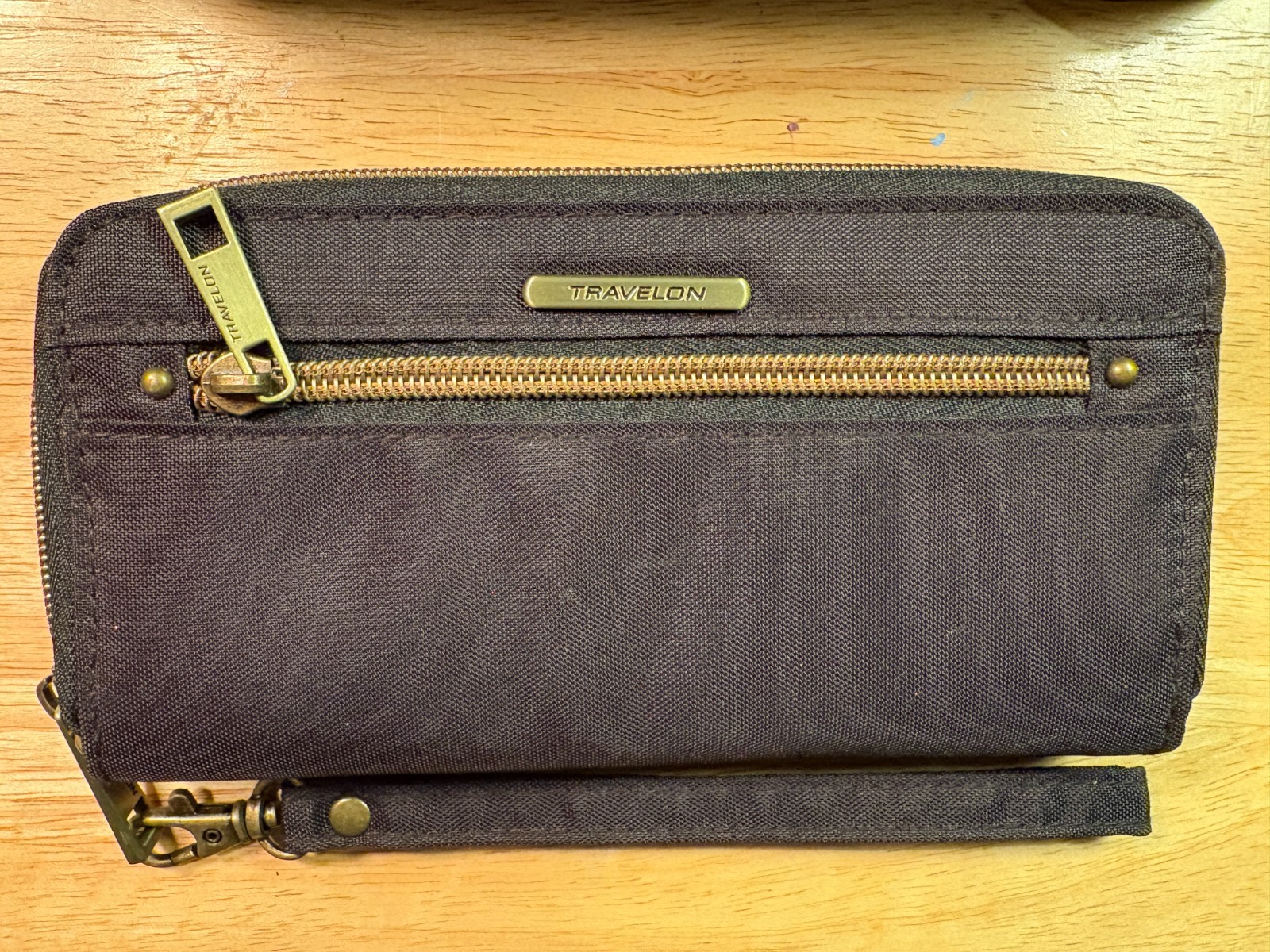 Travelon Black Anti-Theft Wallet with RFID Protection &ndash; New in Box - Wristlet