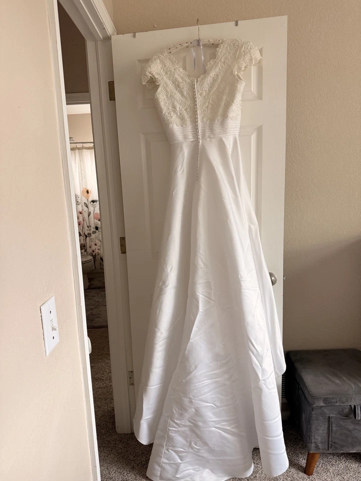 ¡Hermoso vestido de novia de diseñador con guantes y postizo! Foto 2 de 4