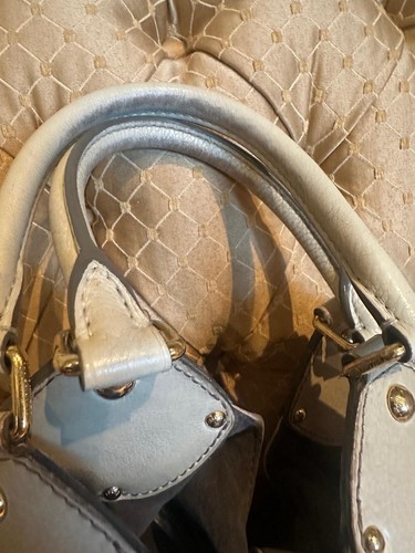 Autentica borsa Louis Vuitton Monogram Mahina Shoudler in pelle bianca avorio - Foto 11 di 15