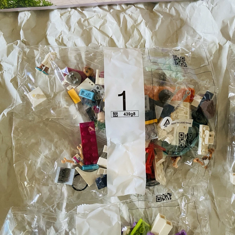 LEGO FRIENDS: 41318 Heartlake Hospital Complete Unopened Inner Bags Express F/S - Image 4 of 4