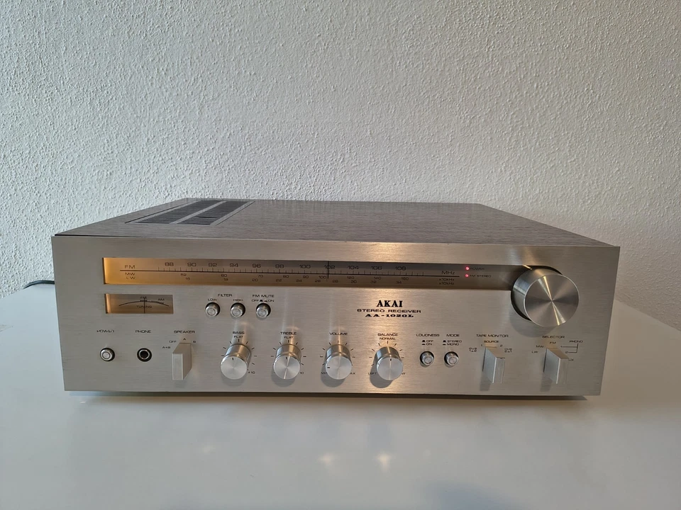 AKAI AA-1020L Stereo Receiver – Warm Vintage Sound and Iconic Design - Bild 3 von 4