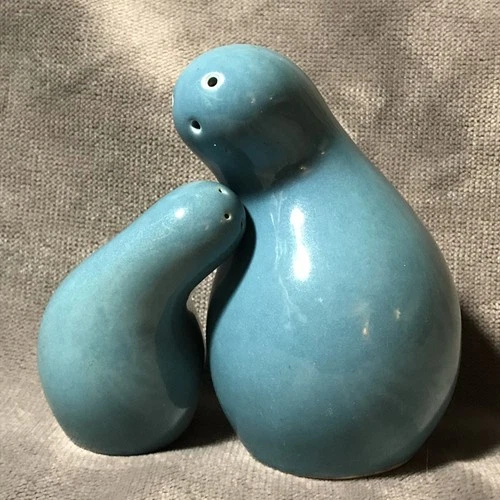 Rare Vintage Red Wing Town & Country Zeisel Shmoo Salt & Pepper Shakers Blue
