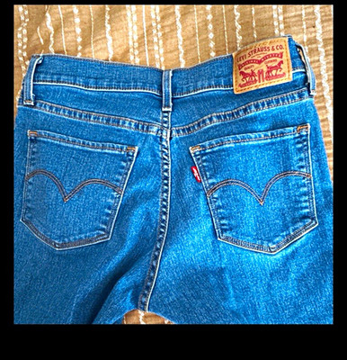 Levi s Women s Blue Skinny Denim Jeans Medium Wash Mid Rise 5-Pocket Logo 27
