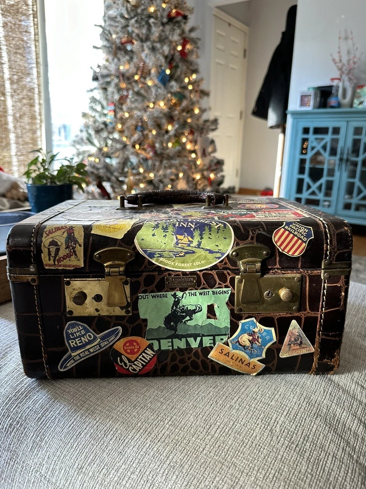 Antique Royalshire ONE OF A KIND Crocodile Suitcase Trunk Alligator VTG - Image 2 of 4