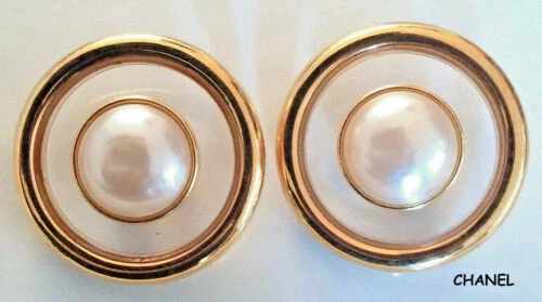 Boucles d'oreilles fantaisie CHANEL