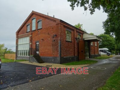 FOTO EHEMALIGES GWR GÜTERDEPOT UMGEBAUT ALS EINRICHTUNGSBLOCK AUF DER WOHNWAGENCLU