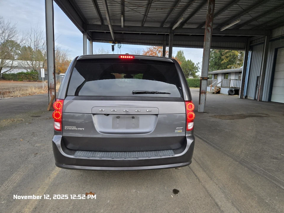 2018 Dodge Grand Caravan GT - Image 3 of 4