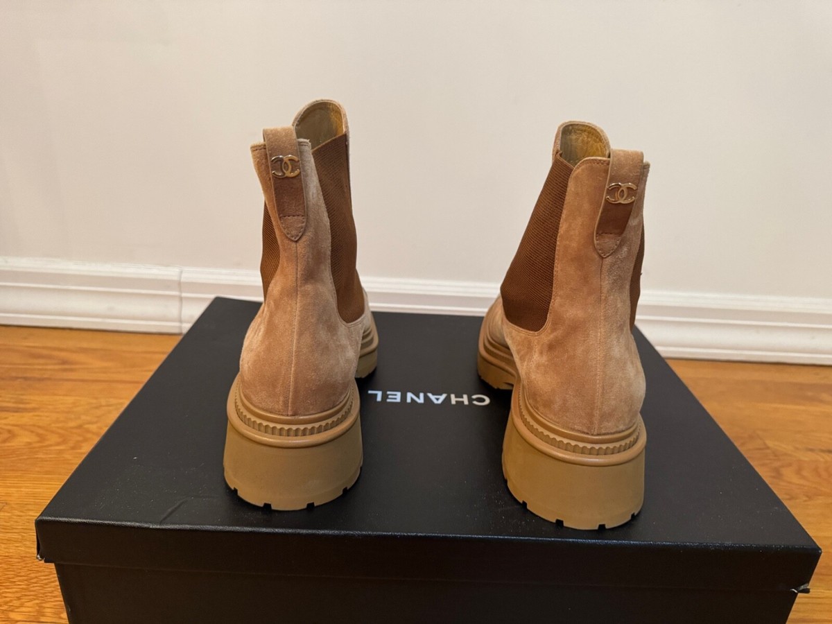 Chanel Cruise Collection 22/23 Suede Chelsea boots CC Logo 42C EU 