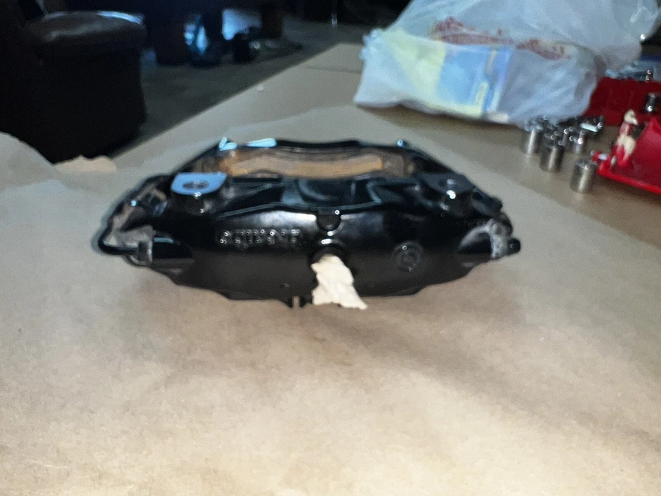 Pinça Ferrari 360 F430 traseira esquerda 165862 Brembo 3500 milhas OEM preta brilhante - Imagem 2 de 4