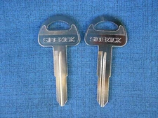 2 SUZUKI SIDEKICK LOGO KEY BLANKS X186 FITS 1989 - 1998