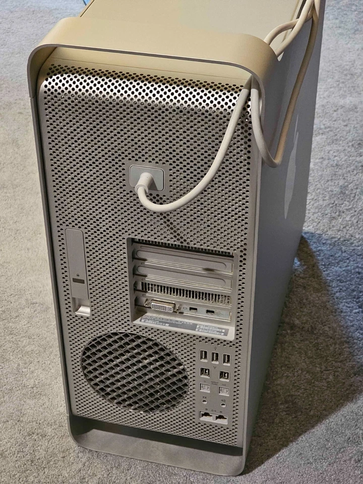 Apple Mac Pro (2TB HDD, Dual Intel Xeon, 2x 2.93GHz, 64GB EEC RAM, HD 5870) - Image 2 of 4