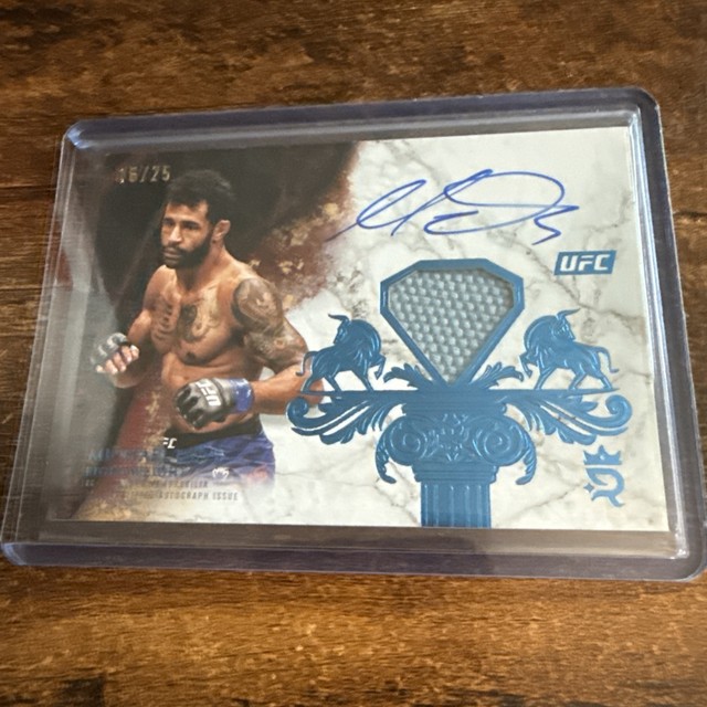 2025 Topps Royalty UFC Michael Davis Royalty Relic Signatures Blue /25
