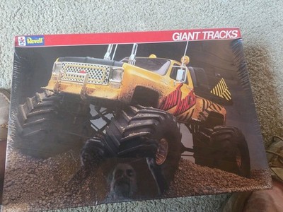 Vintage 1985 Revell Giant Tracks FACTORY Sealed 1/16 Plastic Model 7443