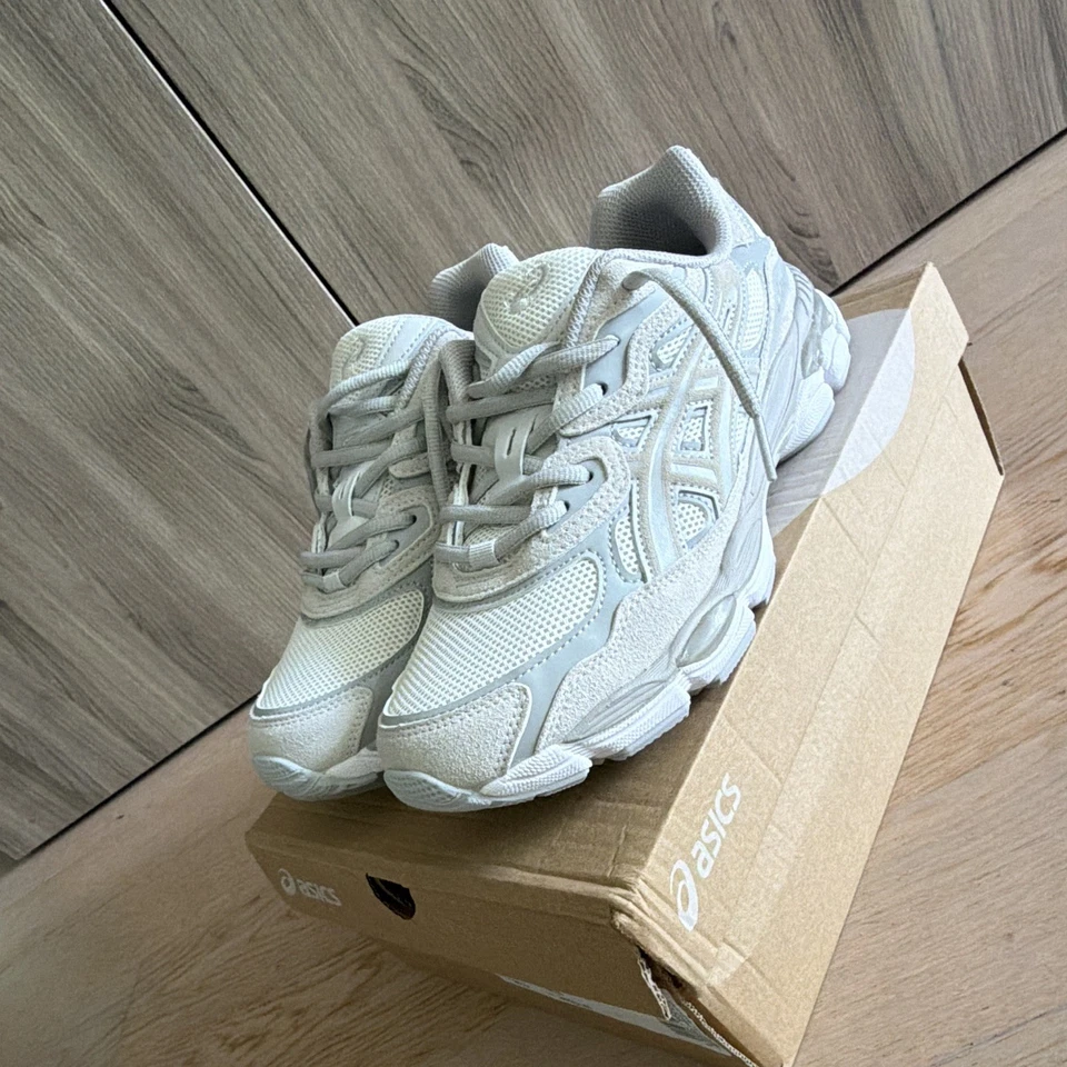 ASICS Gel NYC Herren Sneaker Low Top Weiß Mesh gepolstert Schnürung EU 42 - Bild 1 von 4