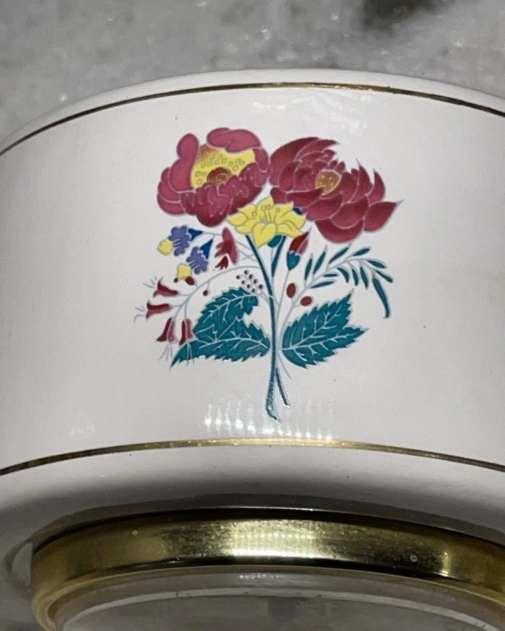 Reloj Laura Ashley Cuarzo Perfumes Porcelana Marfil Flor Borde Dorado Estante Manto Foto 3 de 4