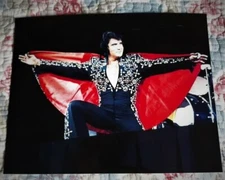 Elvis 8 x 10 Photo Live in Hawaii, 11/72, Black Jumpsuit On One Knee w/Red Cape!