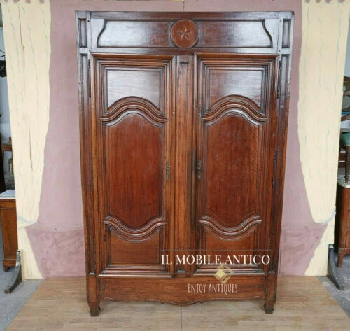 Armadi d'antiquariato Luigi XV originale Prima del 1800