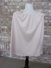 VINTAGE SHADOWLINE SZ SMALL LIGHT BEIGE EVERYDAY WEAR 1/2 SLIP MAKE OFFER