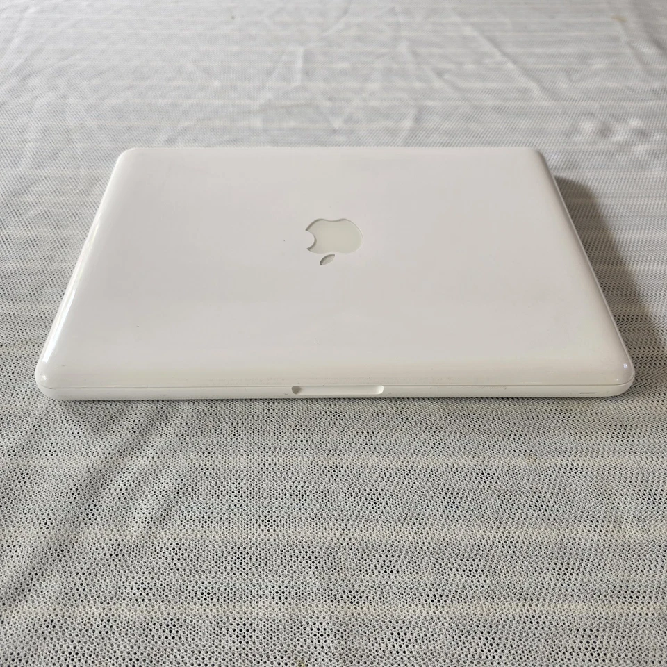 Macbook A1342 EMC 2395 , Core Duo, 13.3" MacOS X, 250Gb HDD, 2Gb RAM,SPARE (220) - Image 3 of 4