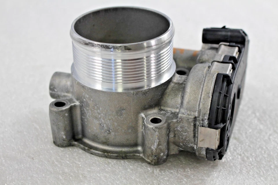 Ferrari 296 GTB, LH, izquierda, carrocería del acelerador, usado, P/N 743252 Foto 3 de 4