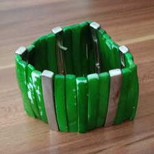Grünes Stretch-Armreif Armband mit silberfar...