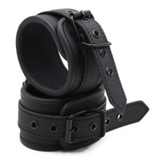 BDSM Bondage Leder Fu&szlig;fesseln samt weich gepolstert schwarz mit Kette