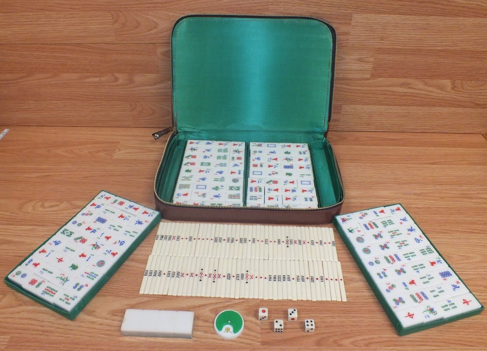 Antique Chinese Mahjong Game Set Carved Bakelite 148 Tiles Leather Case Key  Rare