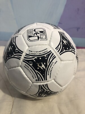 Adidas Questra FIFA World Cup 1994 Official Match Ball Soccer Ball