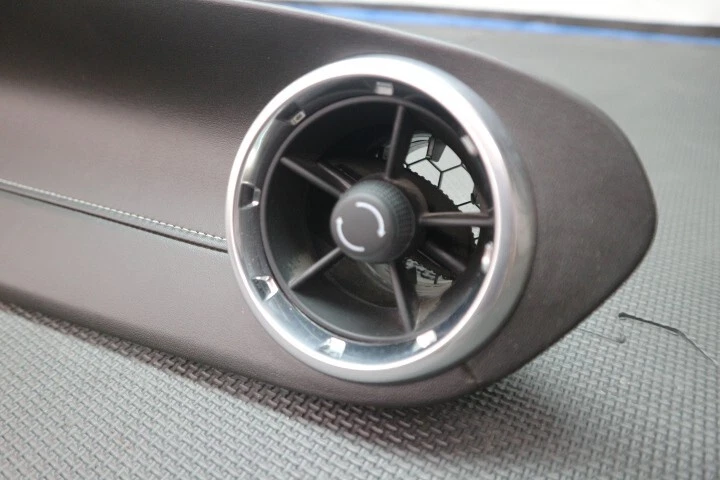 Chevrolet Camaro SS 2016-204 tablero ventilación moldura OEM Foto 2 de 4