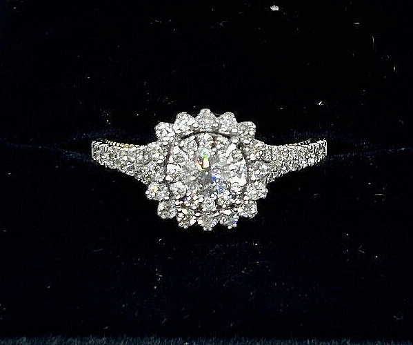 Anillo con halo de diamantes TW de dos tonos de 3/4 quilates de 14K Foto 2 de 3