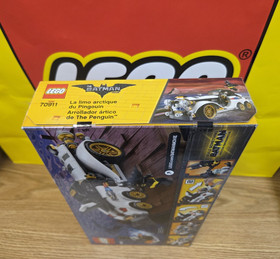 LEGO Batman Movie Penguin Arctic Roller 70911 - retired - sealed - box damage