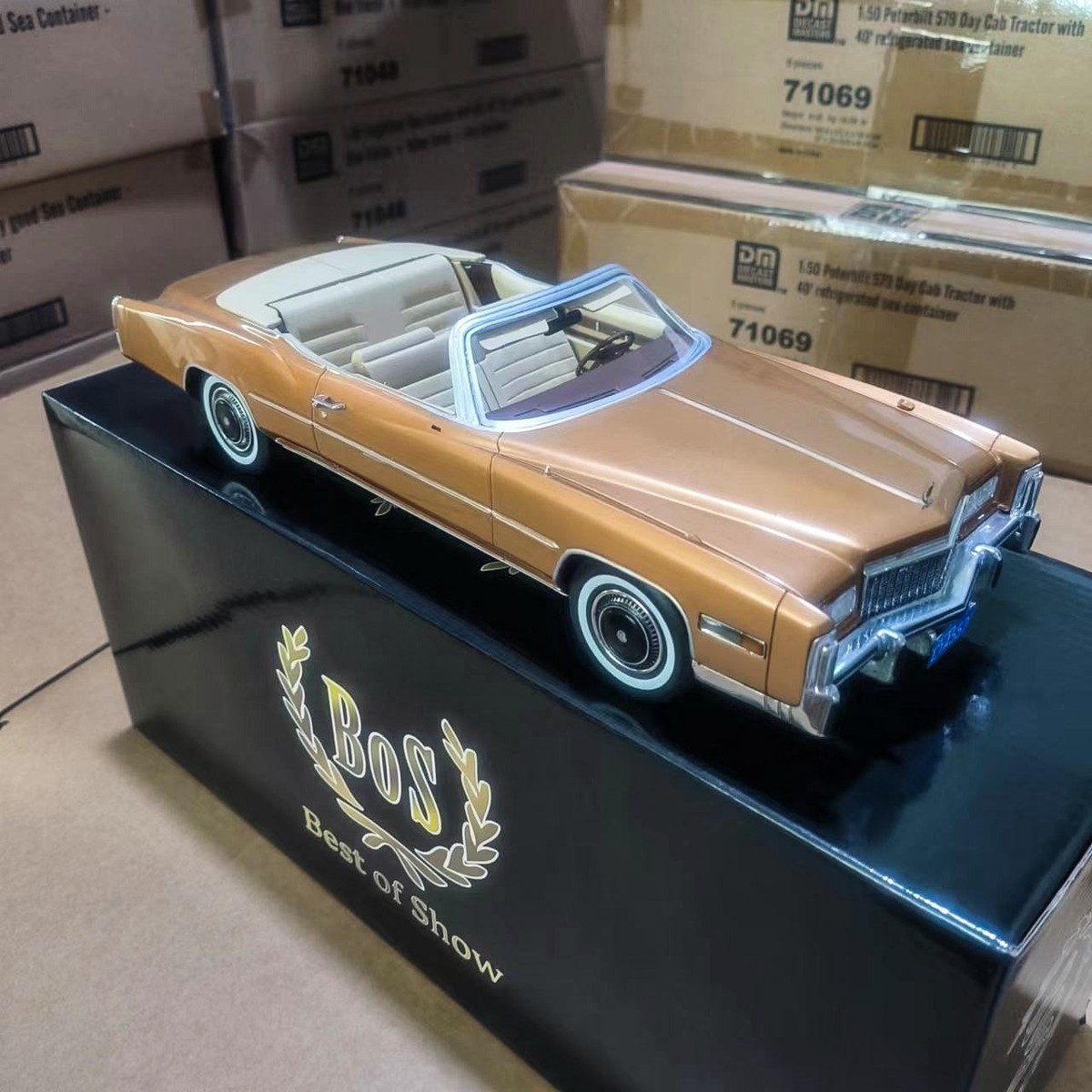 Bos 1/18 1976 Cadillac Eldorado Convertible 1976 Bronze Metallic