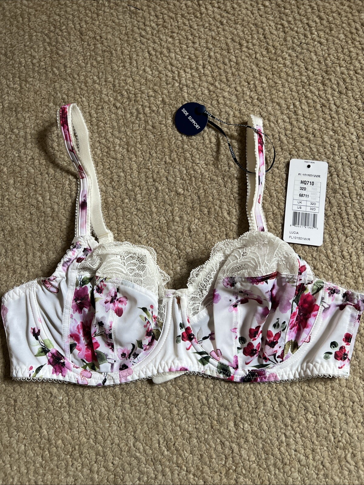 Foto 1 di 8