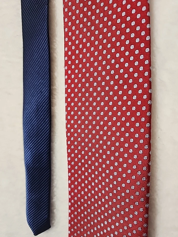 Corbata Tommy Hilfiger 100% Seda Italiana Roja Gris Repetida Geométrica Hecha en EE. UU.  Foto 2 de 4