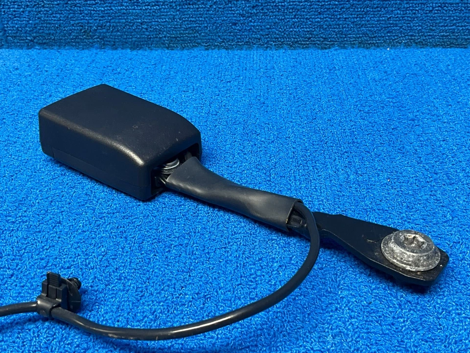 Chevrolet Trax 2015-2019 cinturón de seguridad pasajero delantero derecho clip hebilla de cierre OEM Foto 3 de 4