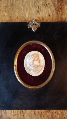 ANTIQUE VICTORIAN LAVA CAMEO INTAGLIO HEAD OF A GIRL - PORTRAIT MINIATURE FRAMED - Picture 2 of 9