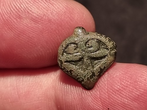 Roman bronze tiny strap decoration complete! Please read description LA124j